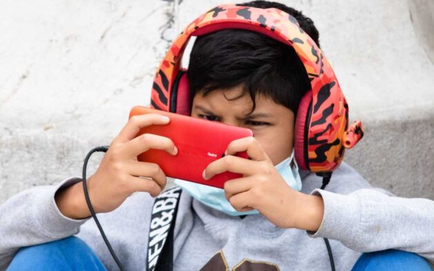 Pantallas en la infancia: cómo reducir su uso sin generar ansiedad en los niños
