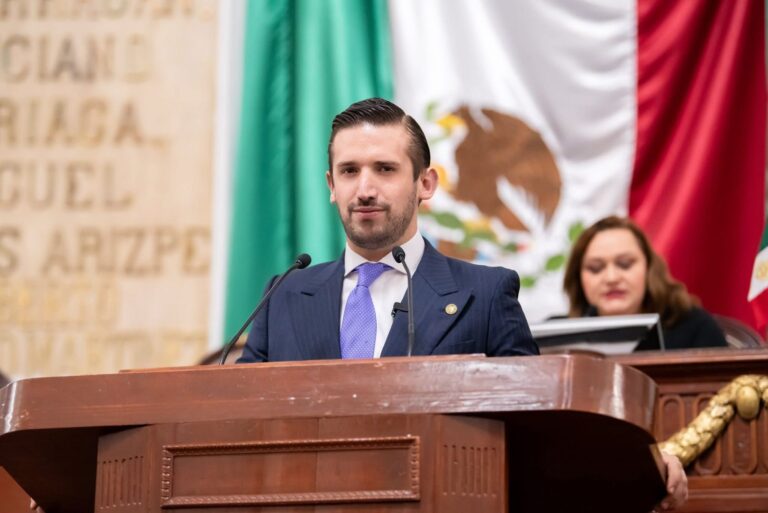 Debate en CDMX: ¿regular redes sociales o restringir libertades digitales de menores?