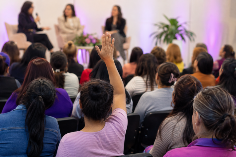 SEMUJERES impulsa formación laboral femenina con aval de CENEVAL en CDMX
