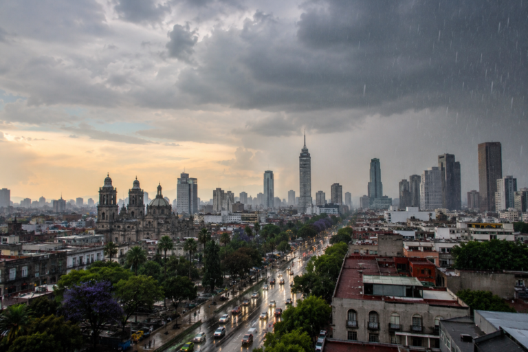 CDMX tendrá cambios bruscos de clima este jueves: calor, viento y lluvias