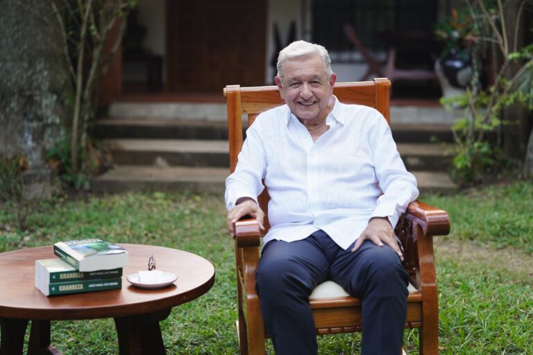 Entre tensiones y señalamientos, AMLO es visto en el Colegio Militar de la CDMX
