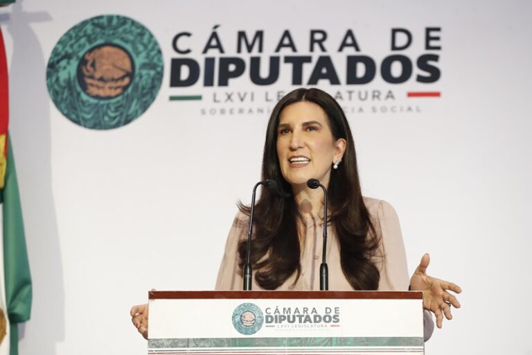 Kenia López Rabadán exige aplicación de ley sin privilegios en Congreso