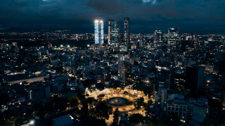 Hacienda y analistas privados chocan por rumbo económico de México