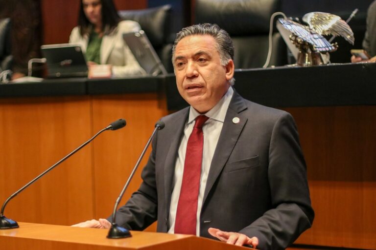 Enrique Inzunza falta al Senado tras acusaciones en su contra