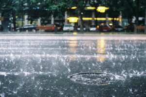 Lluvias: prevenir en casa no sustituye el mantenimiento urbano