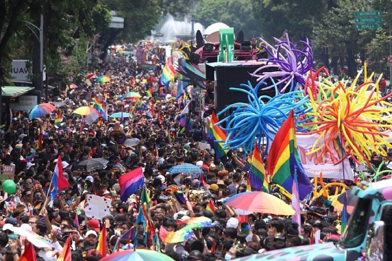 Ni veto ni restricciones: Gobierno capitalino confirma acceso al Zócalo durante la Marcha del Orgullo