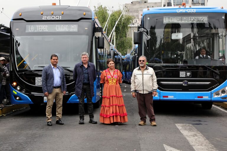 Brugada presume 100 km de electromovilidad, pero persisten retos de cobertura y saturación