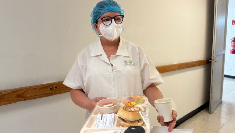 Jornada especial en hospital de CDMX: niños disfrutan del México vs Chequia con alimentos temáticos