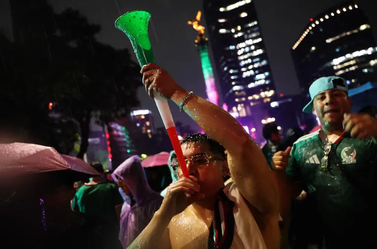 Ni la lluvia ni la Ley Seca detuvieron la fiesta: más de 800 mil celebran triunfo de México en CDMX