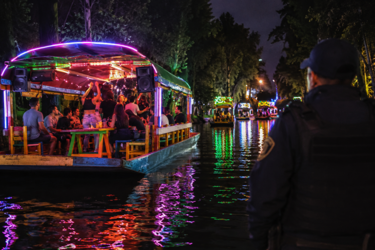 Sin permisos y con riesgo ambiental: Sedema frena fiestas nocturnas en la zona lacustre de Xochimilco