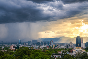 SGIRPC advierte viernes inestable en CDMX: calor, lluvias y viento con rachas intensas
