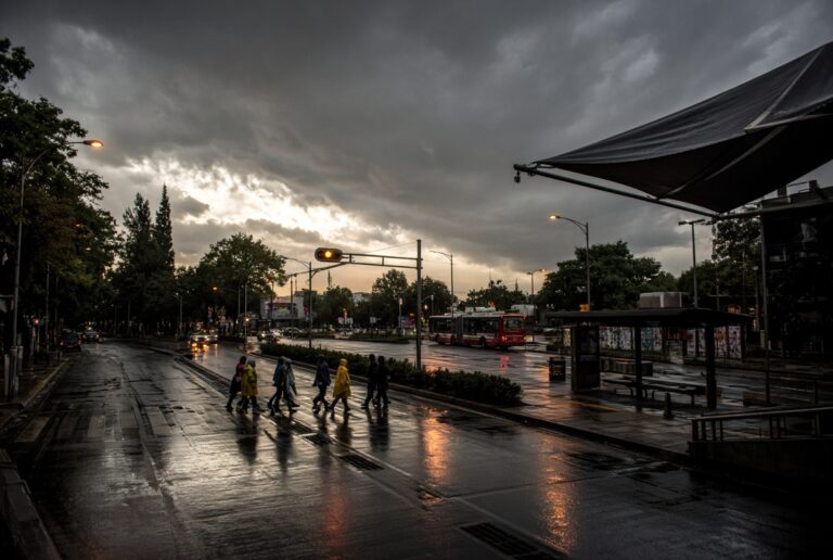Siete concentraciones y 25 mm de lluvia: el mapa vial de este martes