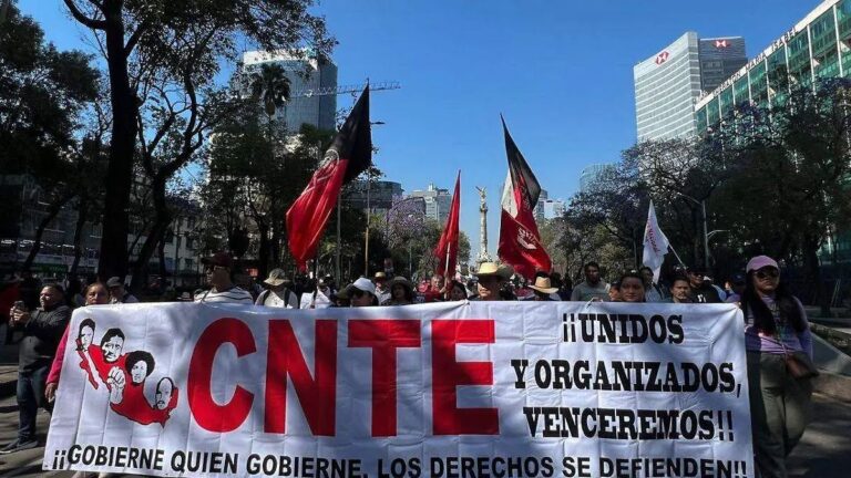 CNTE decidirá esta noche si levanta el plantón en CDMX