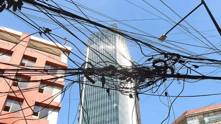 Avalan reforma para eliminar cables en desuso; reconocen riesgo para millones de capitalinos