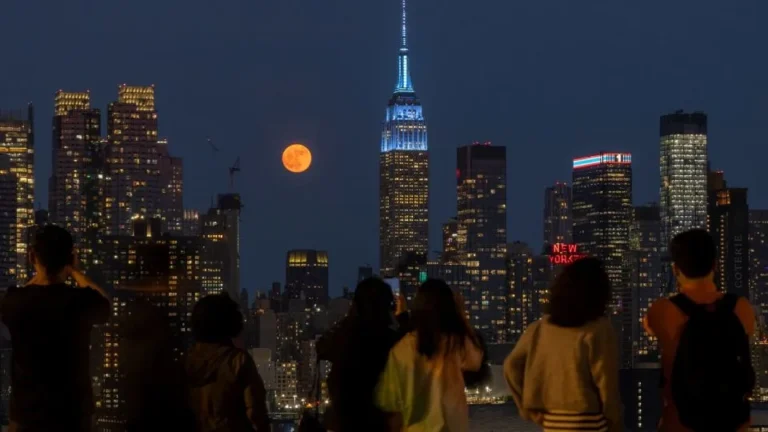 Luna de Fresa 2026: cuándo verla, por qué se verá más pequeña y el curioso origen de su nombre