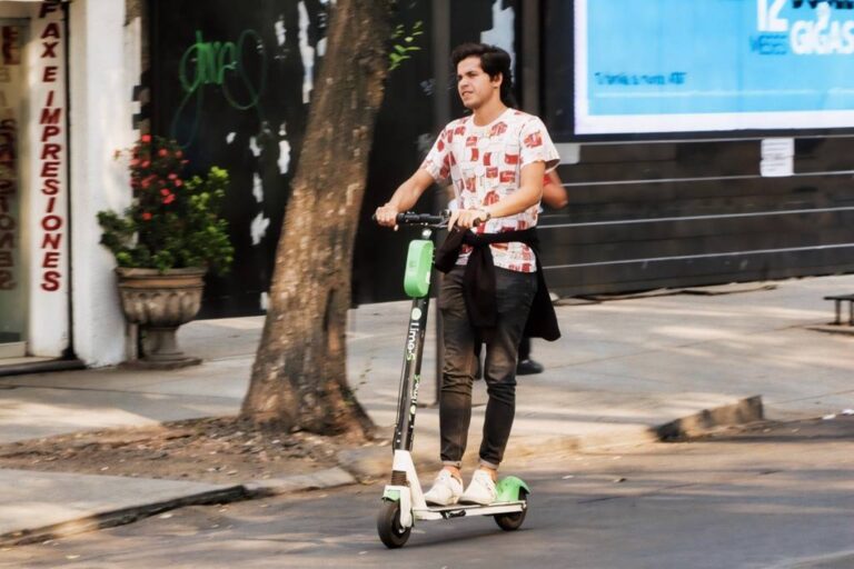 ¿Adiós al automóvil? Polanco estrena sistema de scooters eléctricos compartidos