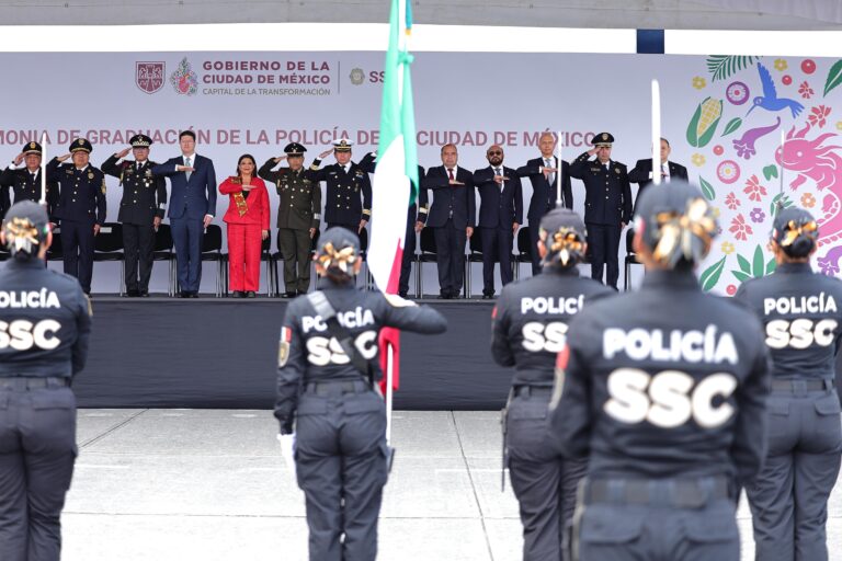 Brugada anuncia bono para policías del Mundial y fortalece la SSC con 426 nuevos egresados