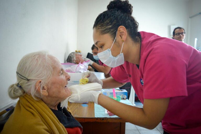 Adultos mayores, sin acceso a salud dental: Congreso de CDMX pide reforzar atención
