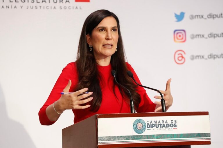 Kenia López Rabadán exige frenar protección a políticos corruptos