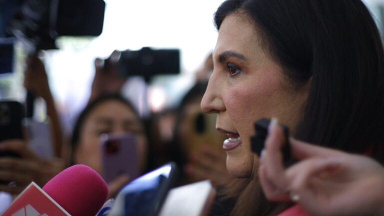 Kenia López Rabadán advierte riesgos de censura en consulta de audiencias