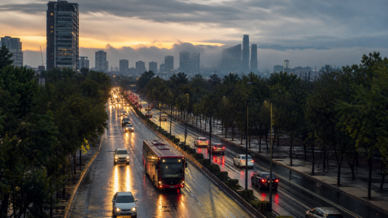 Entre calor y tormentas: autoridades activaron recomendaciones ante el riesgo de lluvias fuertes