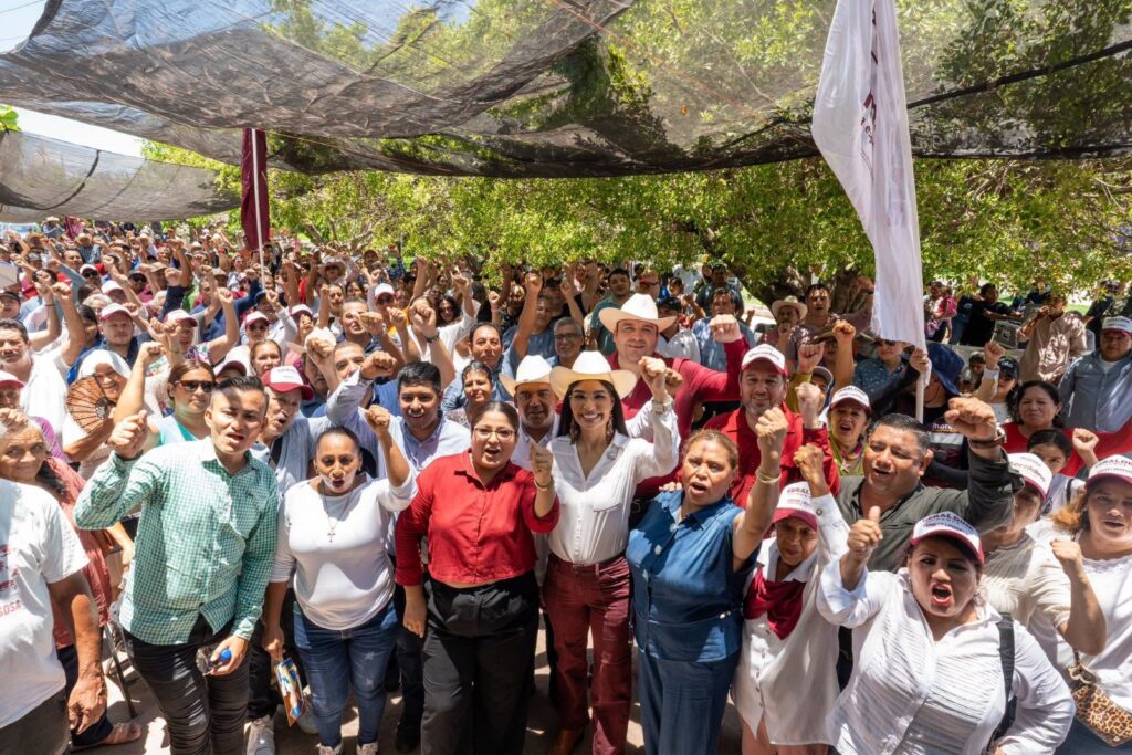 Geraldine Ponce durante un encuentro con simpatizantes en Nayarit