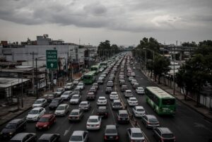 Caos vial en CDMX: bloqueos en Zaragoza e Insurgentes colapsan tránsito