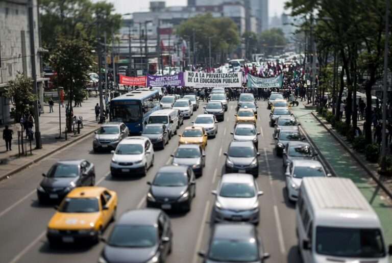 Movilidad CDMX colapsa por marchas, bloqueo en Metro y Hoy No Circula