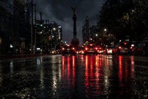 Lluvias y marchas provocan tráfico denso en CDMX este martes