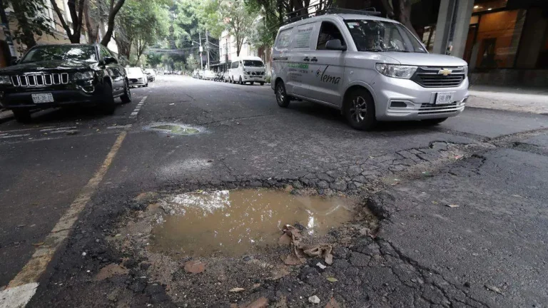 Baches rebasan la capacidad de atención en CDMX; solo se resuelve el 25% de los reportes