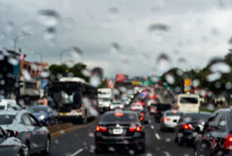 Seis bloqueos y marchas complican la movilidad en la CDMX