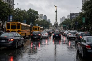 ¡Lunes de caos en CDMX! Lluvias, marchas y clases saturan calles y Metro