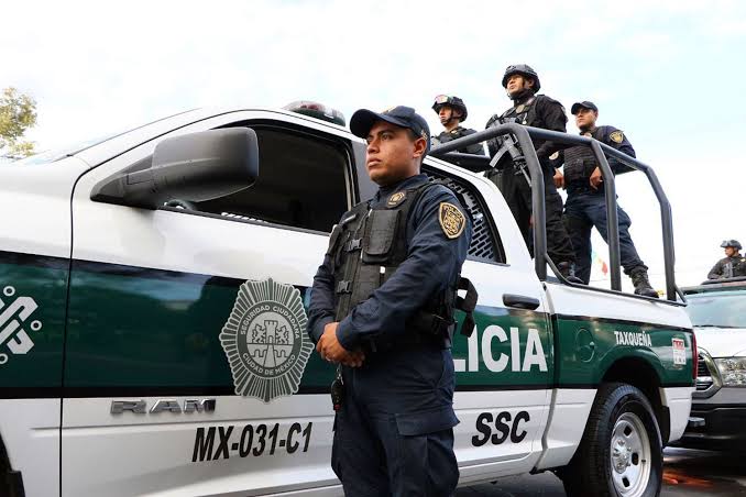 Más de 77 mil policías recibirán apoyo económico en CDMX; destacan caída del robo de vehículos