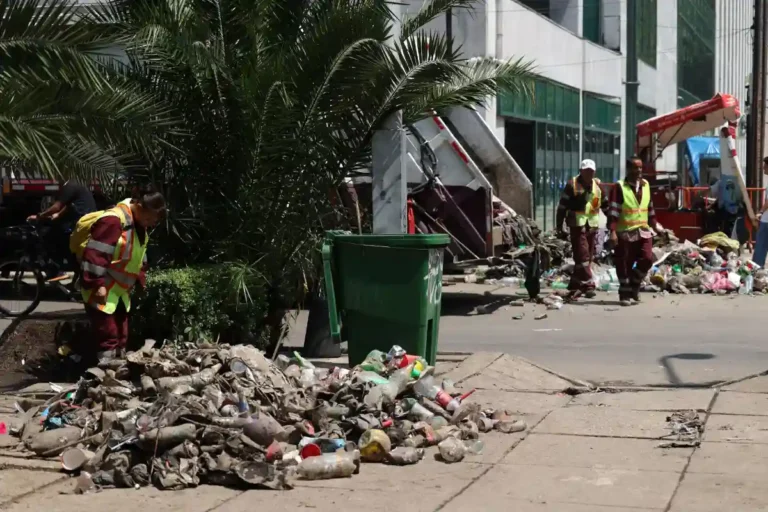 La basura del Mundial y el costo humano: trabajadores de limpia denuncian jornadas excesivas