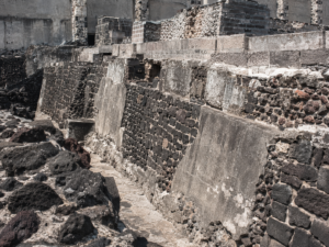 Desmontaje colonial del Templo Mayor: el saqueo material de la última etapa