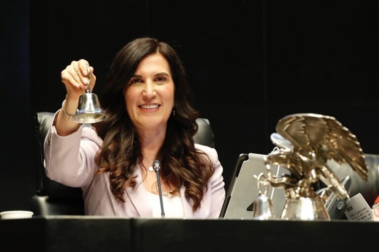 Kenia López Rabadán advierte sanciones por faltas éticas en el Congreso
