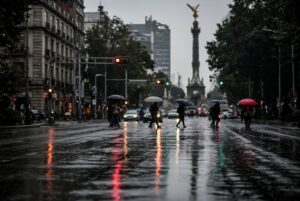 CDMX registra marchas lluvias y restricciones viales este 10 de octubre