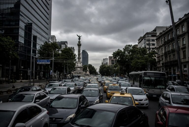 Movilidad CDMX colapsa este lunes por 13 bloqueos y lluvia intensa