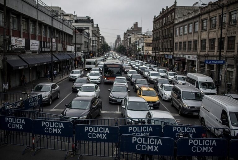 Caos vial en CDMX por Grito: cierres, marchas y Metro afectado