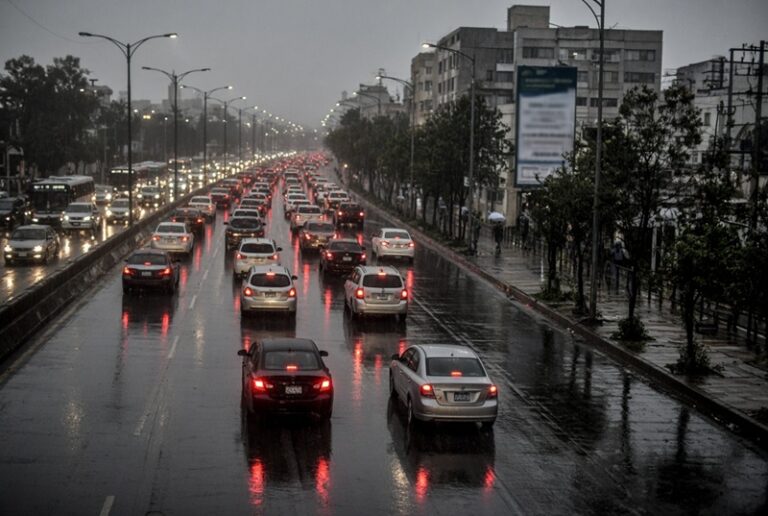 Caos vial en CDMX este 18 de septiembre por marchas y lluvias