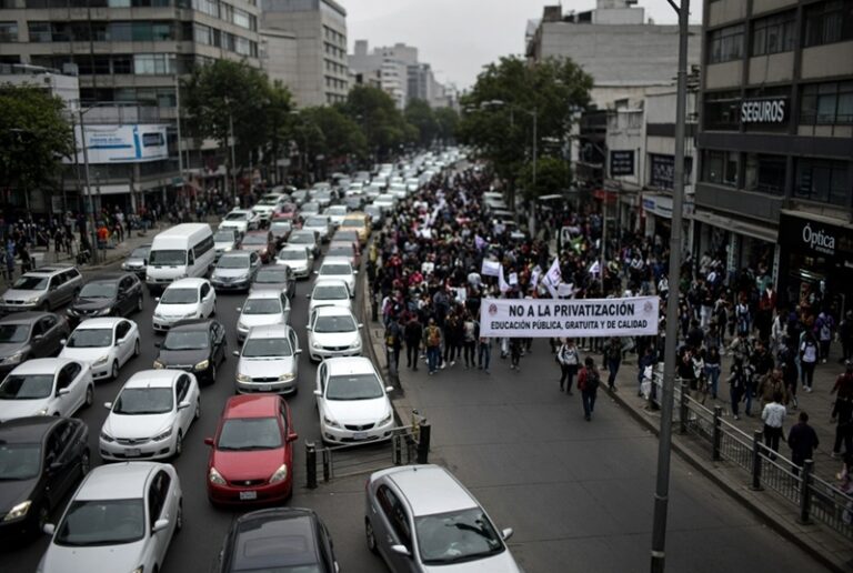 Caos vial CDMX: marchas, Hoy No Circula rosa y lluvias este martes