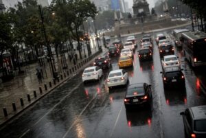 Peregrinaciones, lluvias y marchas reducen 40% velocidad vial en la CDMX