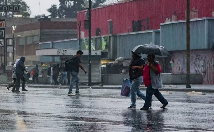 Clima en CDMX: calor durante el día y fuertes lluvias por la tarde