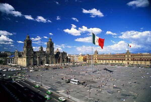 ¿Qué esconde el Zócalo debajo de la plancha que pisas cada día?