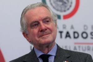 Santiago Creel busca candidatura en CDMX y complica reelección de diputados del PAN