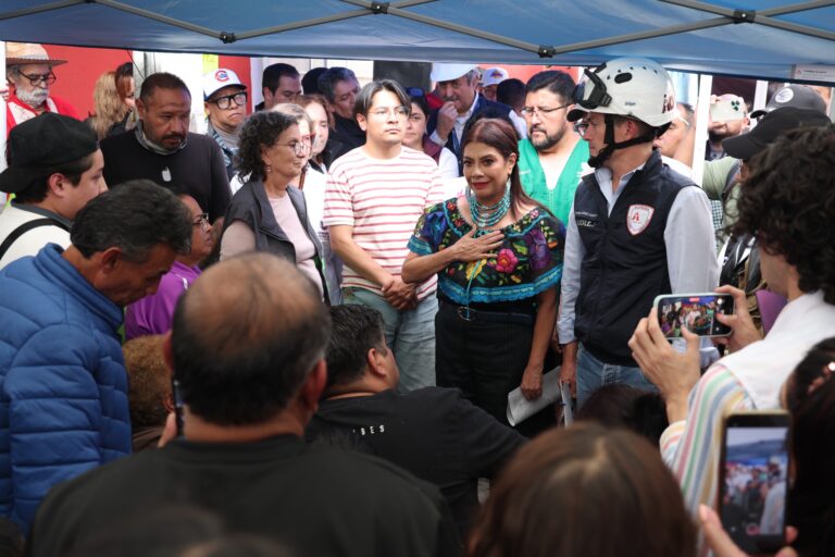 Brugada promete atención permanente a víctimas de explosión en Minas de Cristo