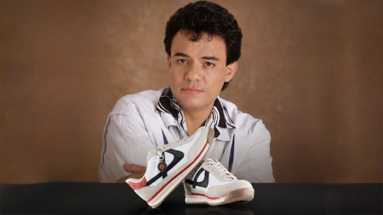 Panam lanza tenis inspirados en José José con detalles del álbum Secretos