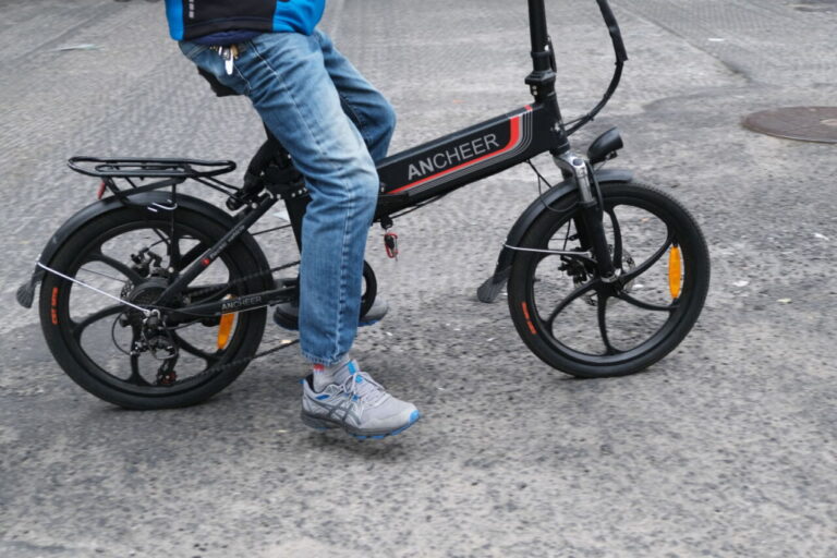 Scooters eléctricos: CDMX sanciona a particulares mientras empresas esperan reglas