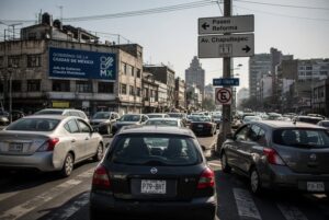 Bloqueos y degradación del aire colapsan la red vial en CDMX