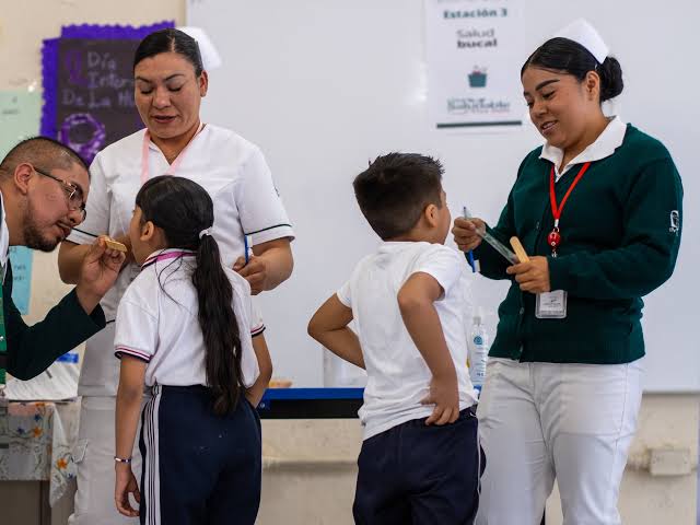Más de un millón de estudiantes regresan a clases con estrategia de salud preventiva
